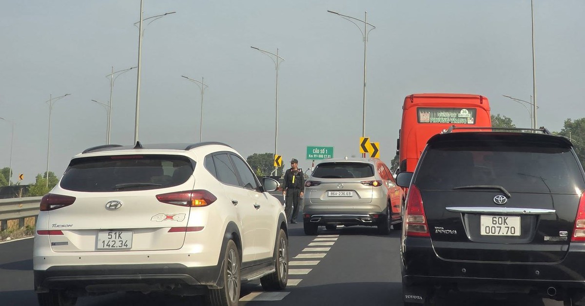Luân phiên đóng, mở nhiều đoạn cao tốc từ Lâm Đồng về TP.HCM để tránh ùn ứ