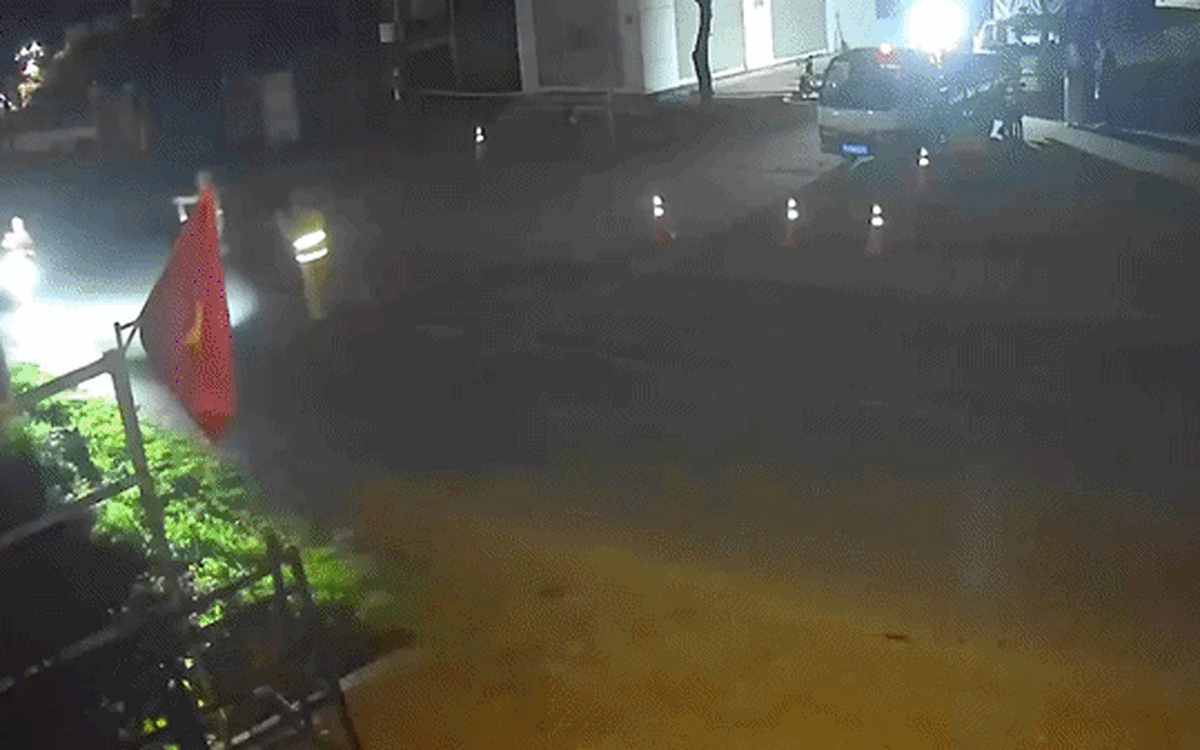 Mang theo 6 quả pháo tự chế, nam tài xế tông thẳng vào CSGT để bỏ chạy