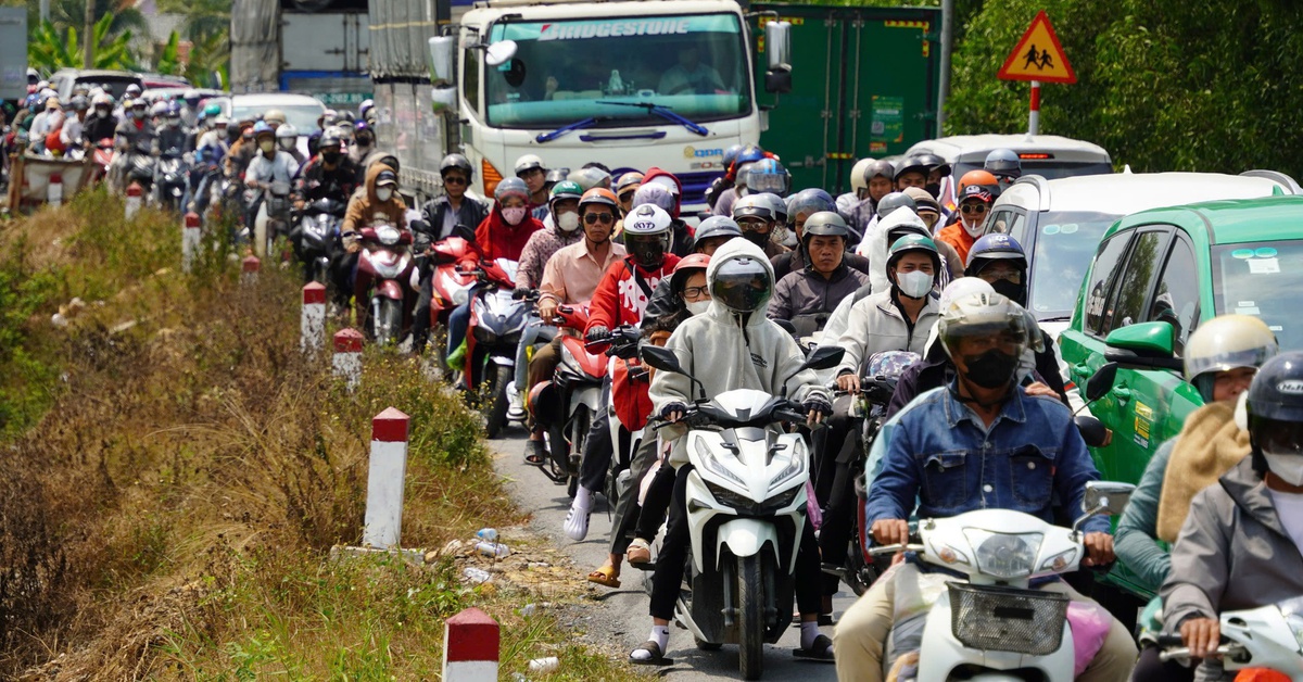 Về TP.HCM, dân bắc Đồng bằng sông Cửu Long vẫn mệt mỏi 'qua ải' quốc lộ 62, quốc lộ N2