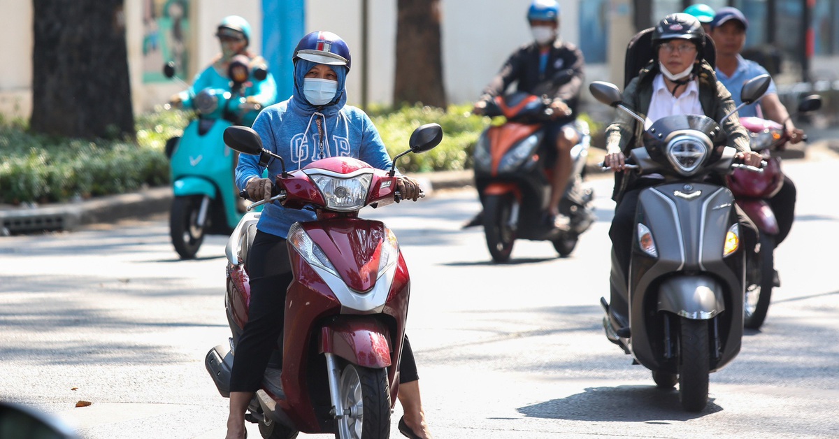 Nam Bộ nắng nóng tới 37 độ C, nóng dài cả tuần