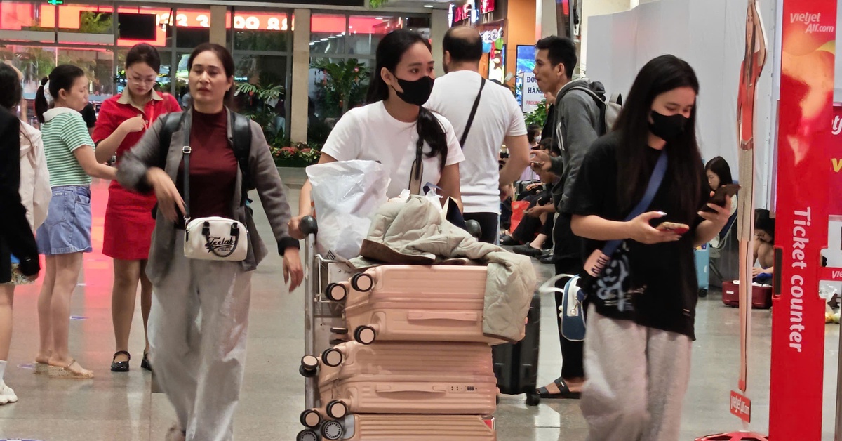 Tân Sơn Nhất lập đỉnh gần 178.000 khách/ngày, ga T3 'chia lửa' hiệu quả cao điểm mùng 6 Tết