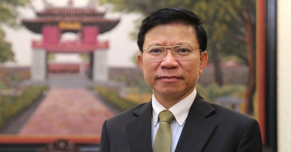 Hiệu trưởng Trường ĐH KHXH&NV Hà Nội nhận Huân chương Cành cọ hàn lâm của Pháp