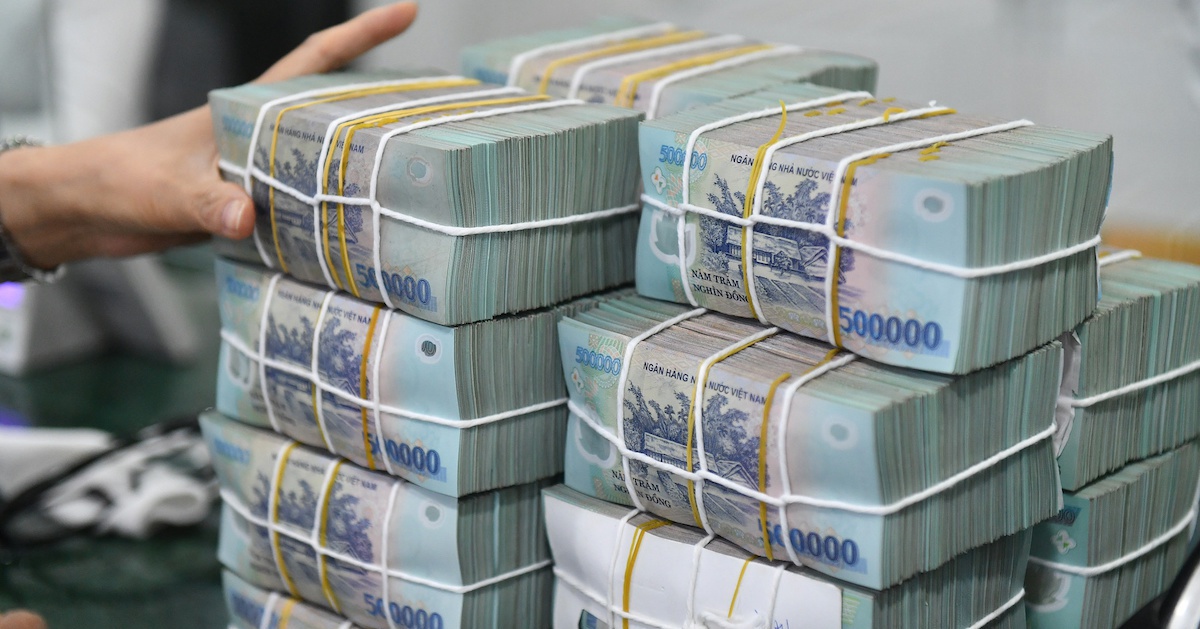 Tin tức sáng 24-2: Áp lực huy động vốn tăng, ngân hàng lo dòng tiền chảy sang nơi khác?