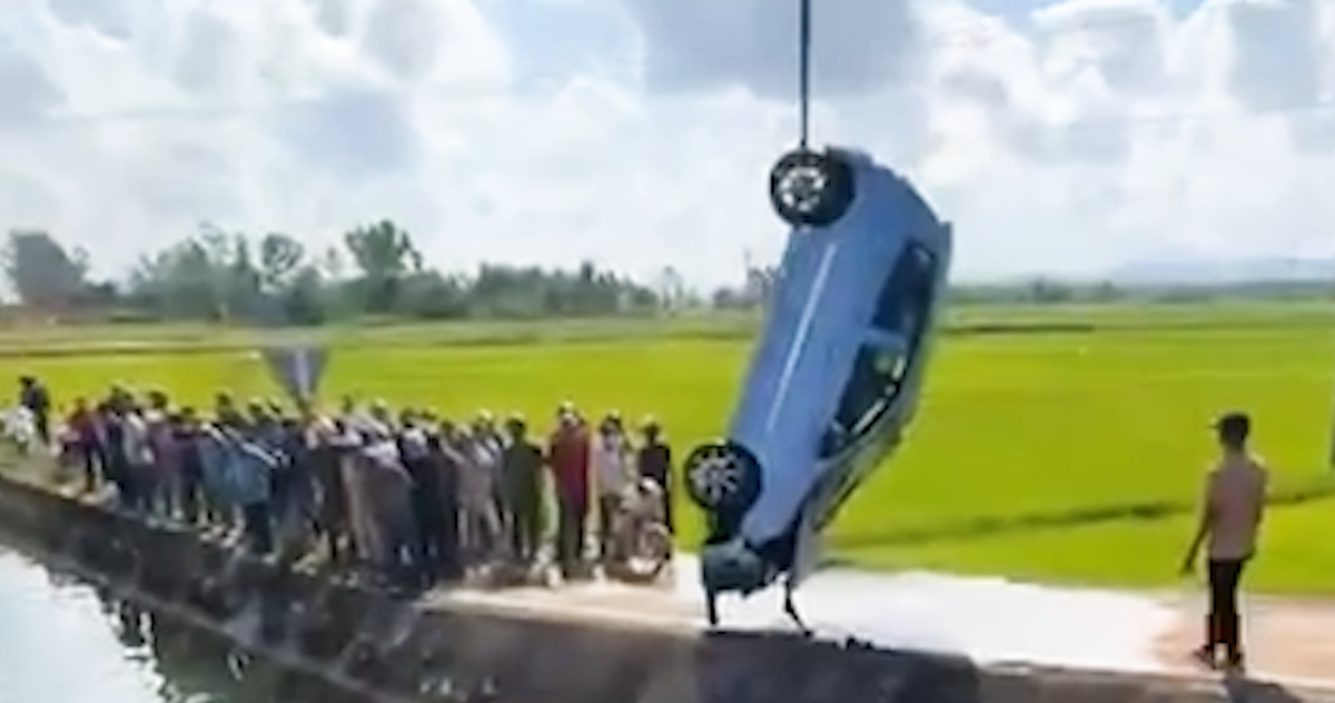 Phát hiện 2 thi thể cùng ô tô biển số TP.HCM chìm dưới đập dâng ở Gia Lai