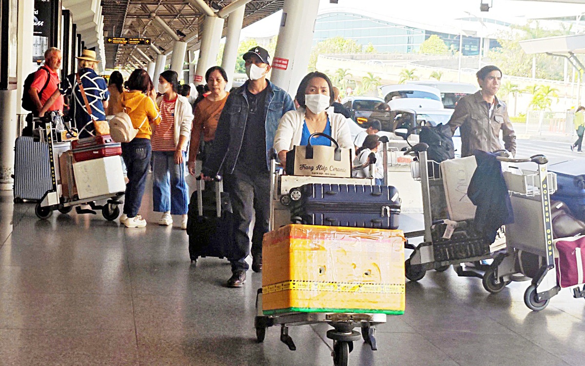 Vé máy bay vào TP.HCM tiếp tục khan hiếm