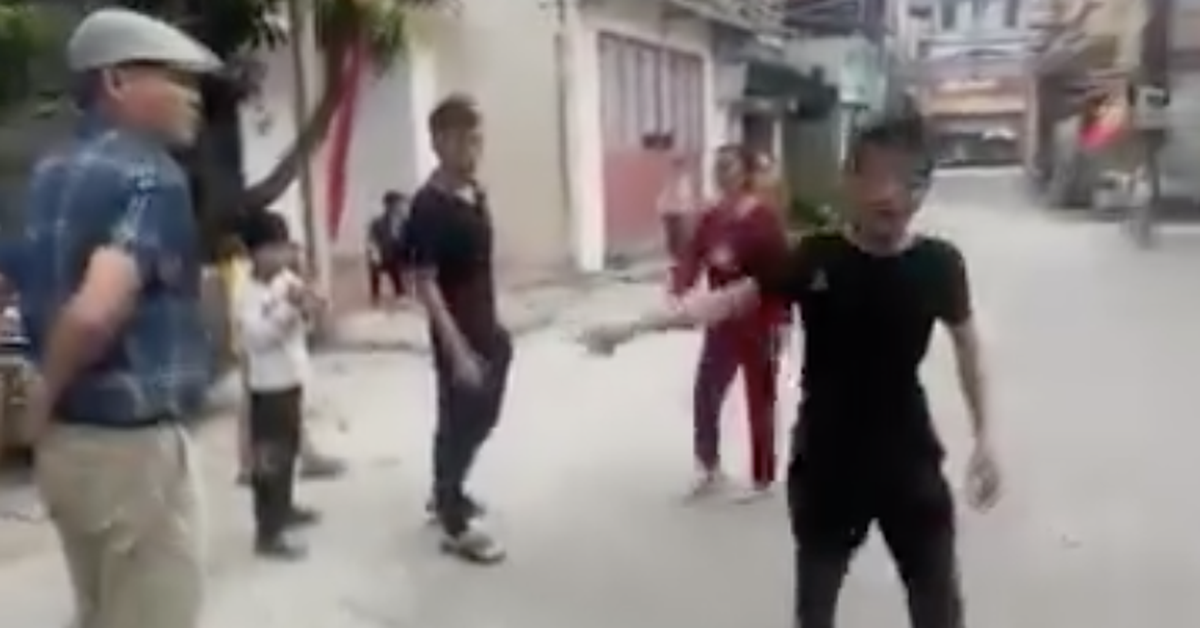 Người 'đòi' thu tiền đỗ xe ô tô trước cổng chùa Gôi ở Ninh Bình đã bị công an mời lên làm việc