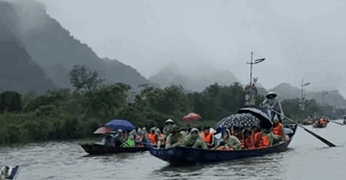 Xử phạt lái đò bị tố vòi tiền tại Lễ hội du lịch chùa Hương