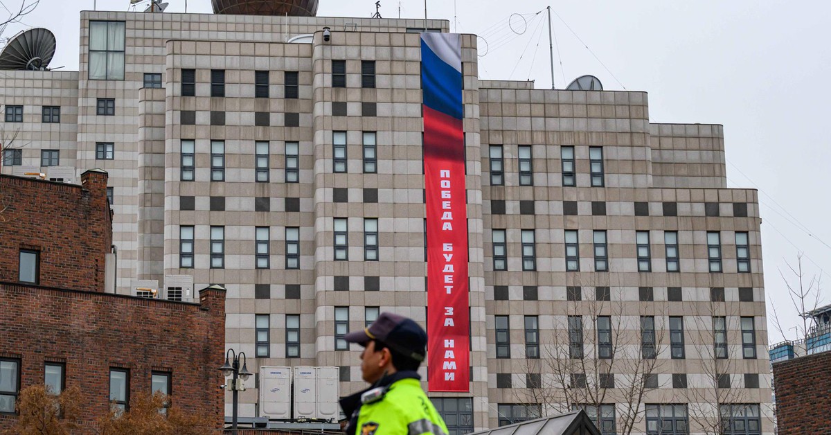 Seoul phản đối khẩu hiệu gây tranh cãi, Đại sứ quán Nga hủy lễ kỷ niệm ngoài trời