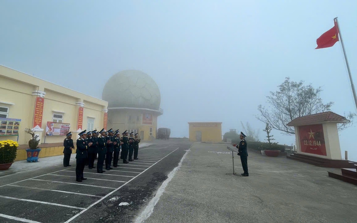 Mùa xuân trên 'mắt thần' Đông Dương