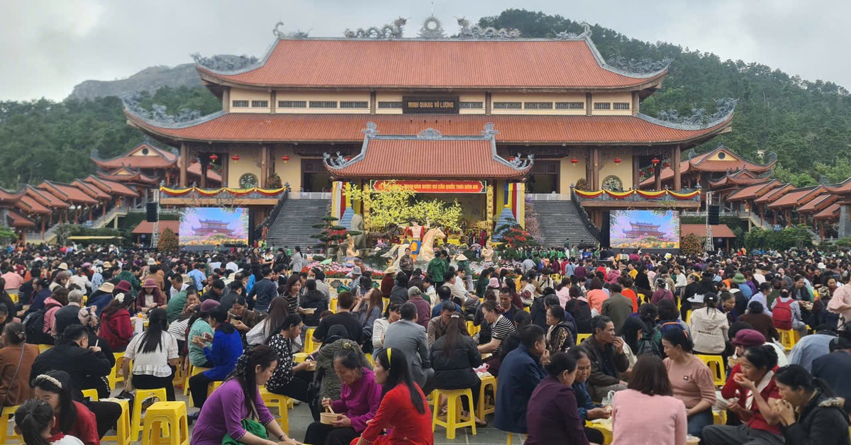 Hàng vạn du khách đến chùa Ba Vàng dự Lễ khai xuân Bính Ngọ 2026