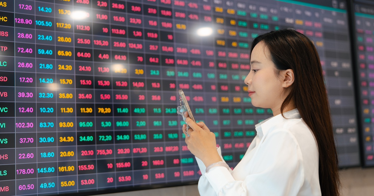 Chứng khoán 24-2: Sau cú bứt phá, VN-Index hướng thẳng 1.900 điểm