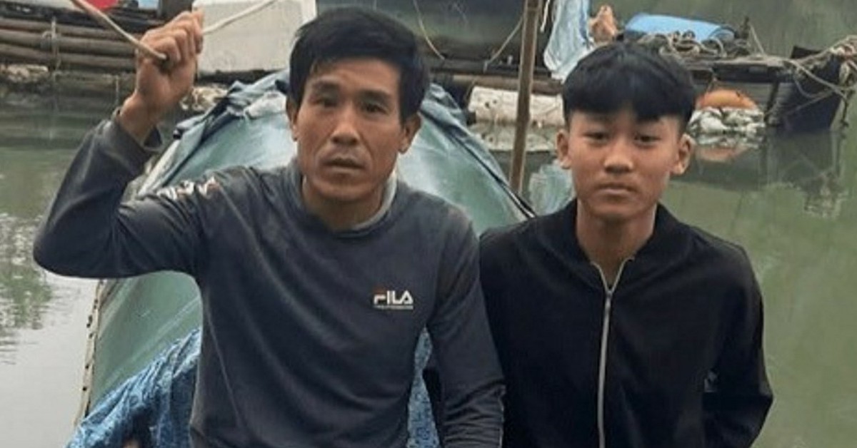 Hai cha con cứu 3 người trong vụ lật đò trên sông Gianh được khen thưởng