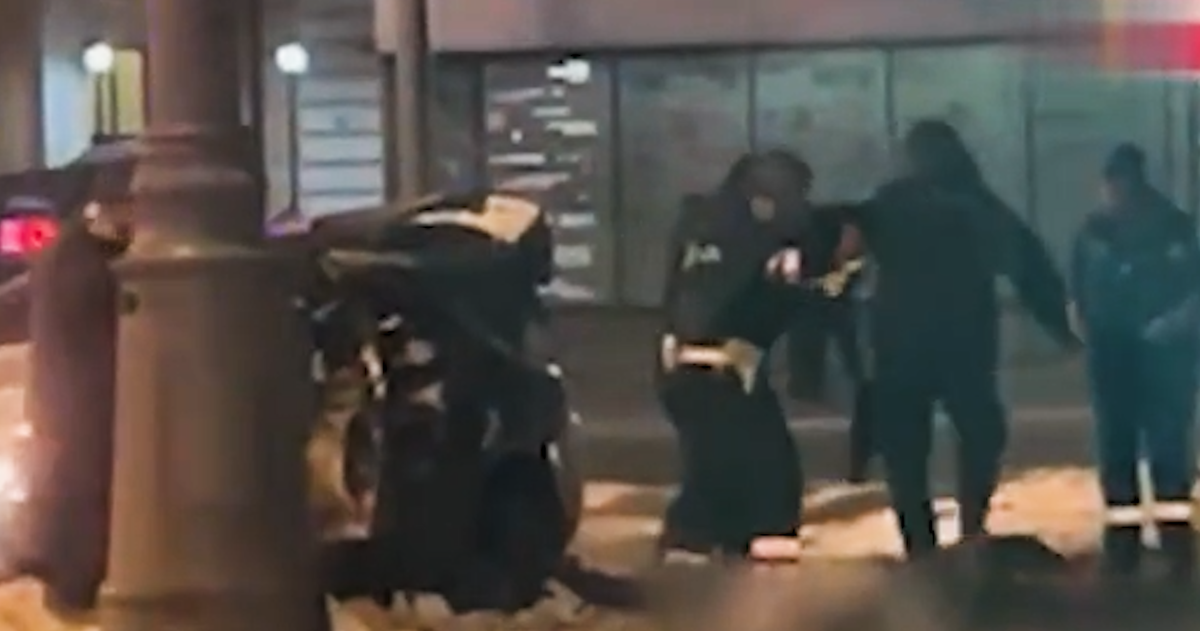 Hiện trường vụ nổ gần ga tàu ở thủ đô Matxcơva, một cảnh sát thiệt mạng