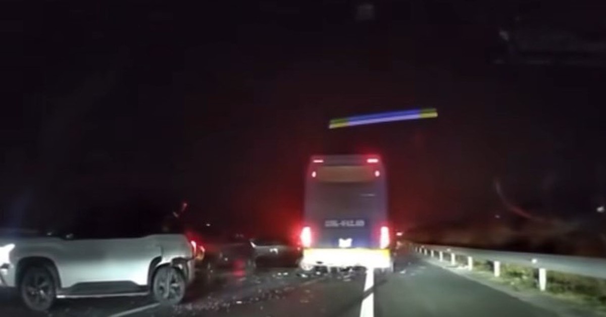 Tai nạn 5 xe trên cao tốc Phan Thiết - Dầu Giây do tài xế xe khách không giữ khoảng cách an toàn