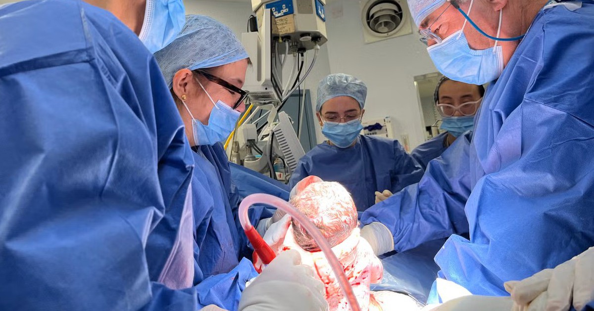 Đứa trẻ đầu tiên ở Anh ra đời từ tử cung hiến của người đã mất