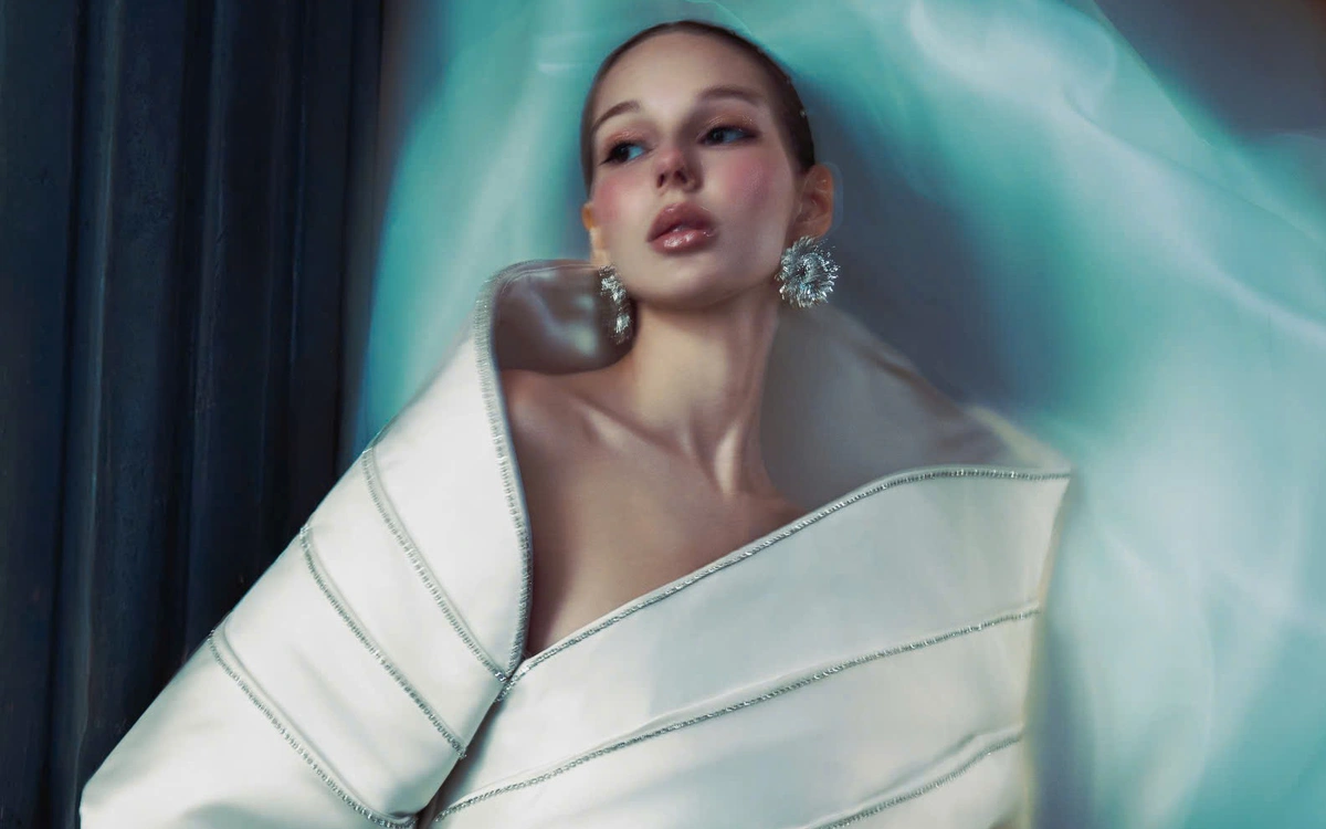 Nhà thiết kế mang sô diễn tới lâu đài cổ của Nga