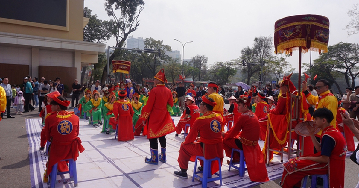 Gìn giữ bản sắc và nâng chất văn minh lễ hội Tết