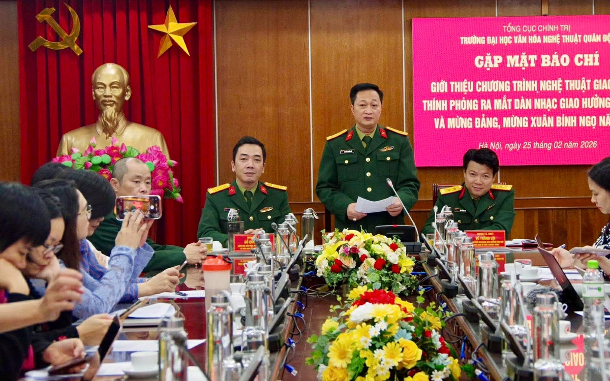 Dàn nhạc ra đời theo quyết định của Bộ Quốc phòng gửi lời chào chính thức tới công chúng