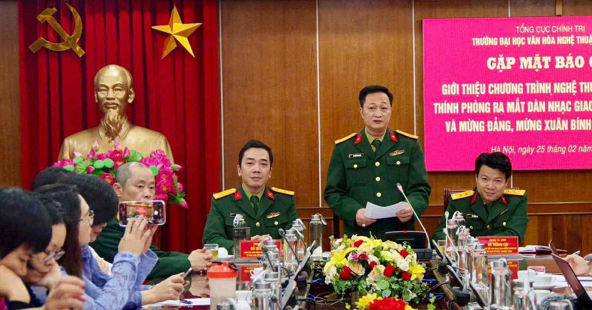 Dàn nhạc ra đời theo quyết định của Bộ Quốc phòng gửi lời chào chính thức tới công chúng