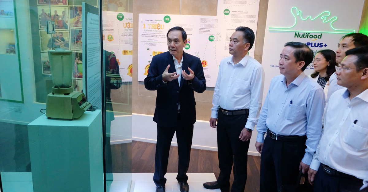 Phó chủ tịch thường trực UBND TP.HCM Nguyễn Lộc Hà thăm, chúc Tết Nutifood và Kumho