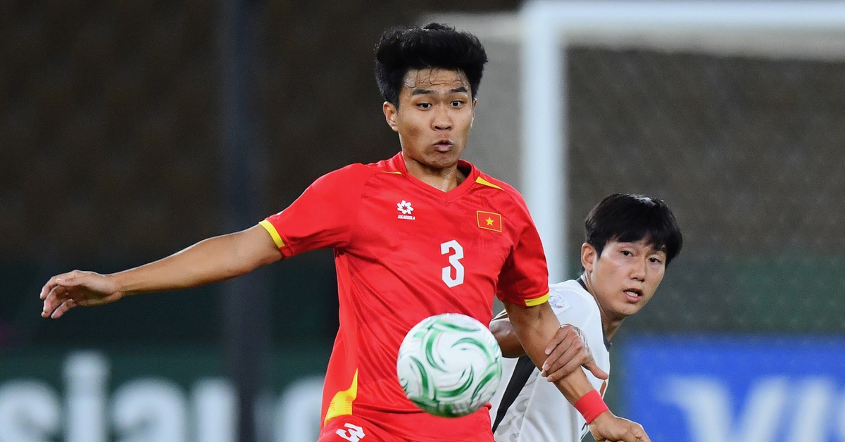 Tuyển thủ U23 Việt Nam Phạm Lý Đức đua trụ hạng cùng PVF-CAND