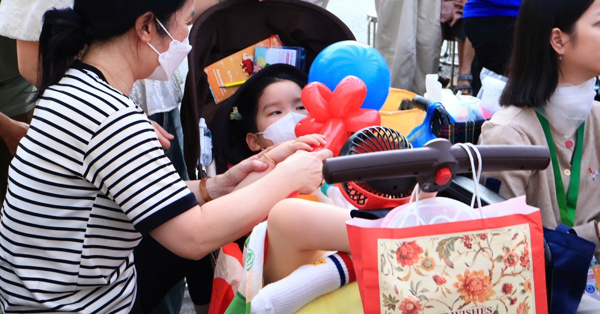 Nỗi lòng của những người mẹ có con mắc bệnh hiếm