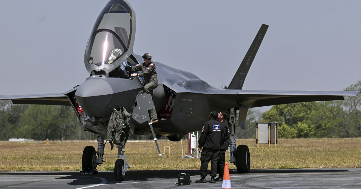 Mỹ bắt cựu phi công đào tạo trái phép cho Không quân Trung Quốc