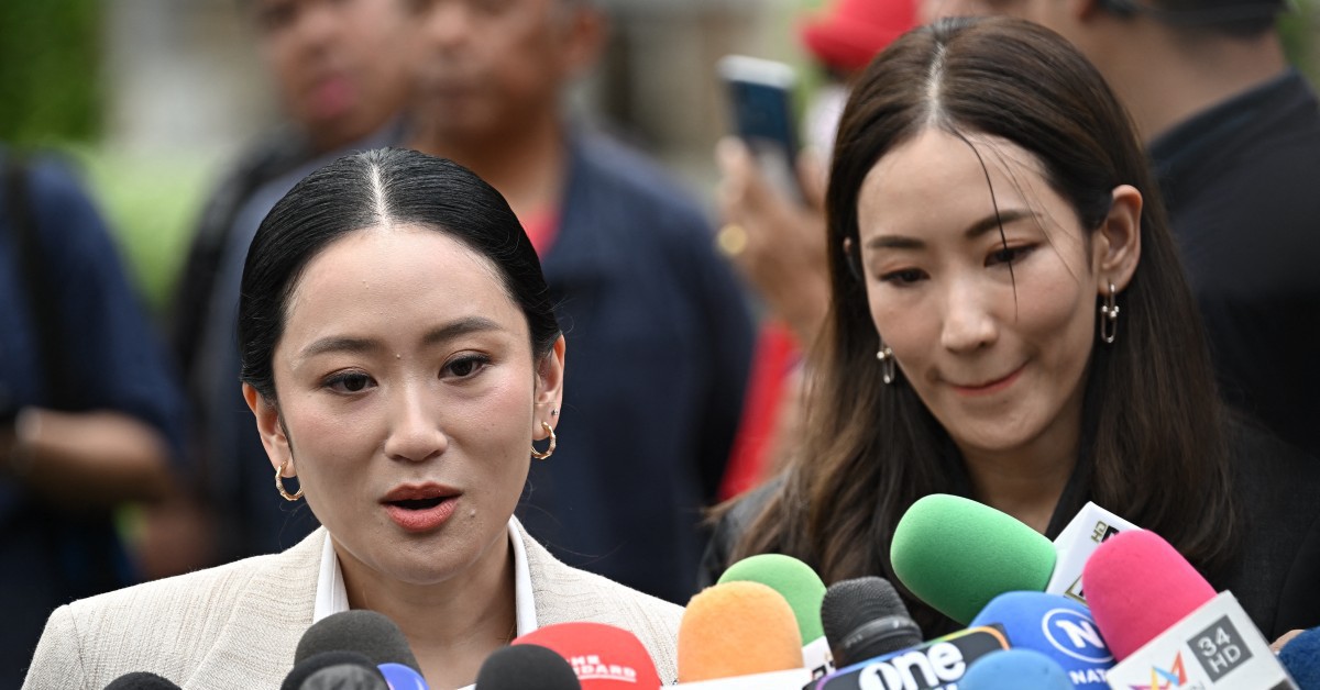 Cựu Thủ tướng Thái Lan Paetongtarn khuyên cha rút khỏi chính trường