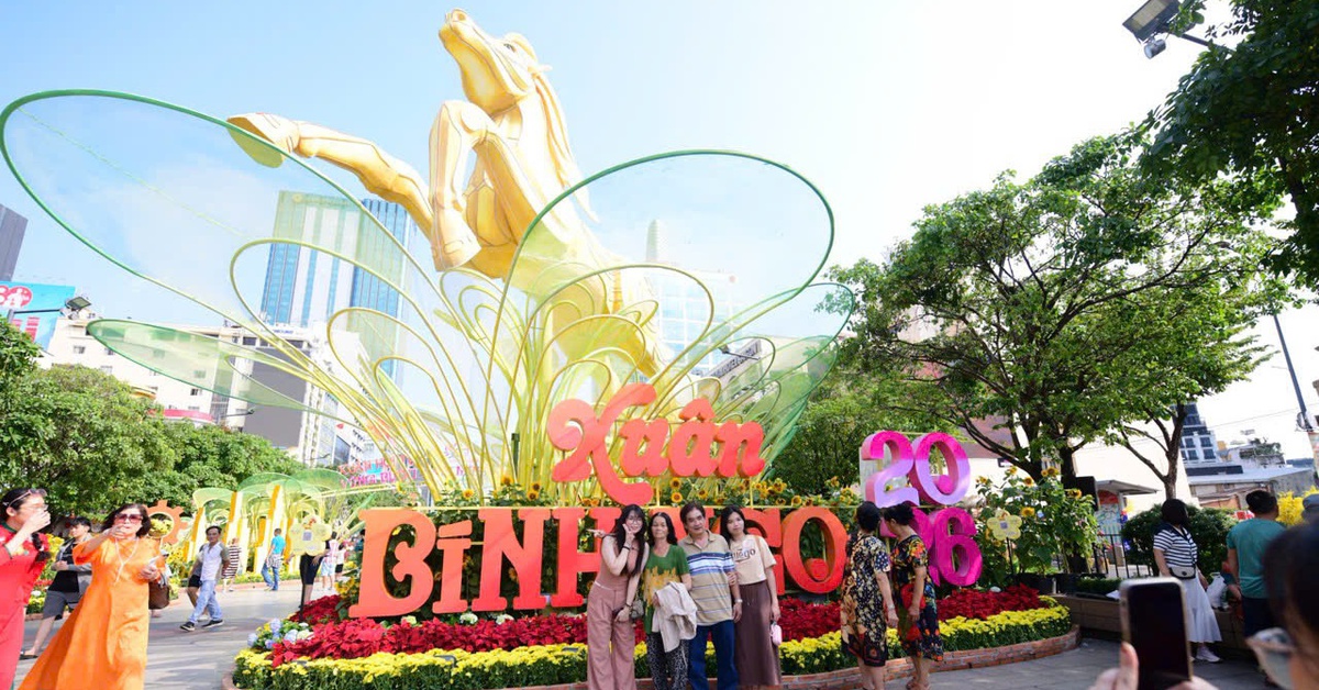 Đường hoa Tết Bính Ngọ 2026 đón hơn 2,2 triệu lượt khách