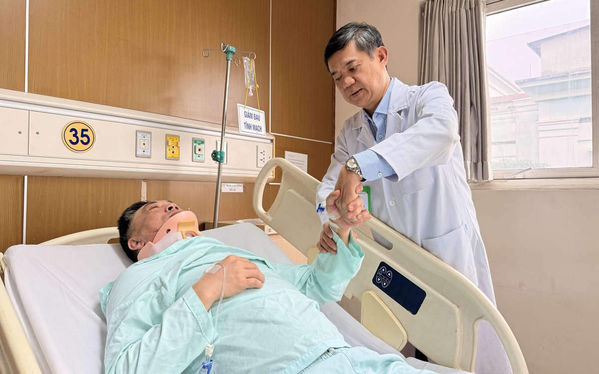 Về nước điều trị cột sống sau 30 năm xa quê, Việt kiều từ Anh hồi phục ngoạn mục