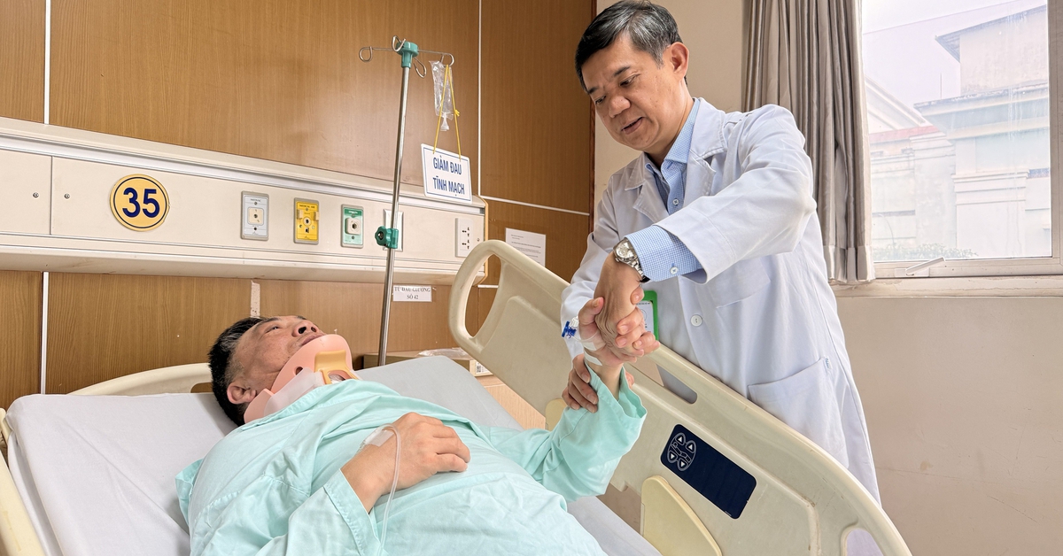 Về nước điều trị cột sống sau 30 năm xa quê, Việt kiều từ Anh hồi phục ngoạn mục