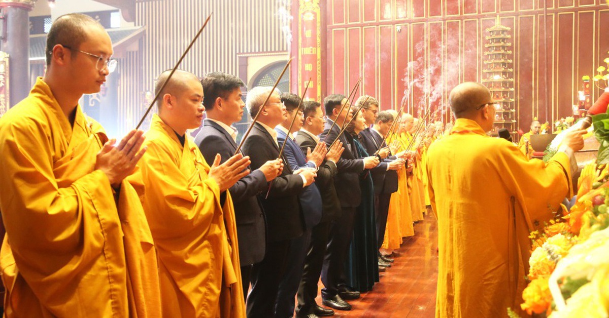 Yên Tử khai hội di sản, cầu bình an và thịnh vượng tới nhân dân