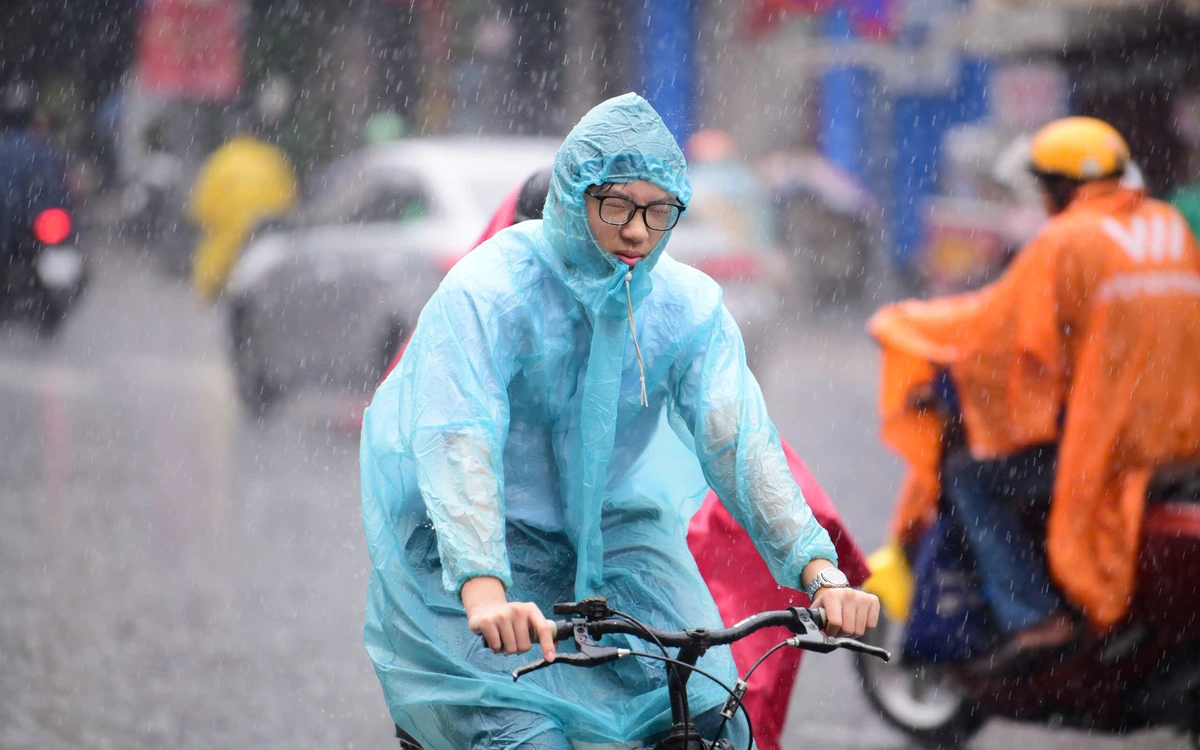 Thời tiết hôm nay 27-2: Bắc Bộ giảm mưa, Nam Bộ mưa trái mùa