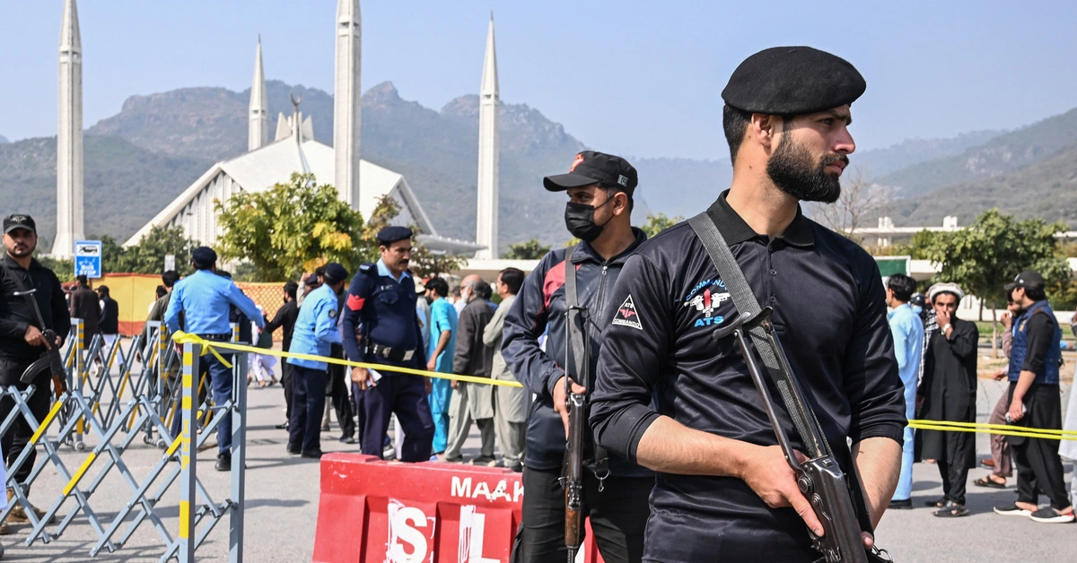 Trung Quốc kêu gọi Afghanistan - Pakistan ngừng bắn, Iran ngỏ lời hỗ trợ