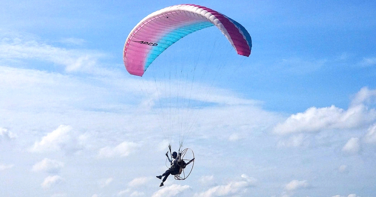 Bay dù lượn xả stress