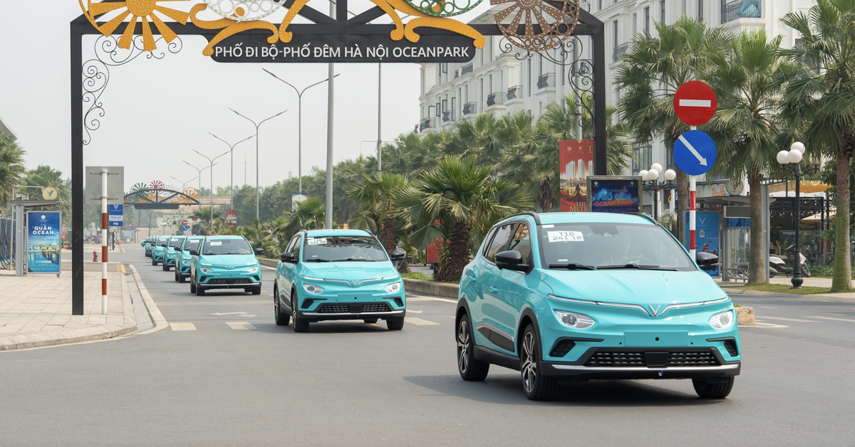 Toàn bộ taxi chạy xăng, dầu ở Hà Nội phải chuyển sang sử dụng điện, năng lượng xanh vào 2030