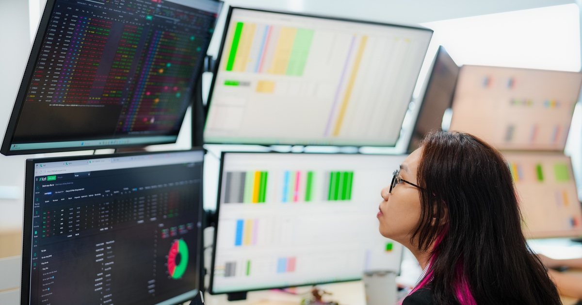 Chứng khoán sẽ ra sao khi Tổng thống Trump muốn tăng thuế lên 15%?