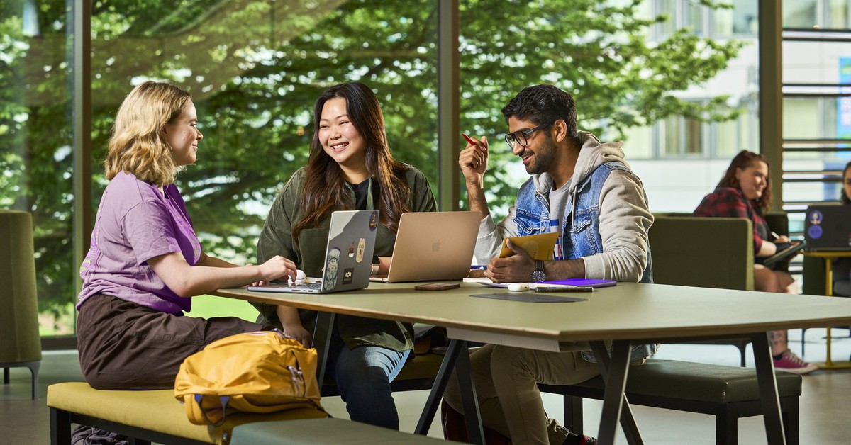 Học bổng 40.000 bảng cho nữ giới ngành STEM tại Việt Nam