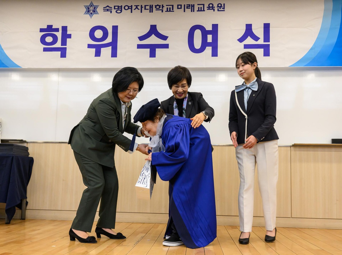 Hàn Quốc: Người phụ nữ 78 tuổi mới biết chữ, 85 tuổi nhận bằng đại học