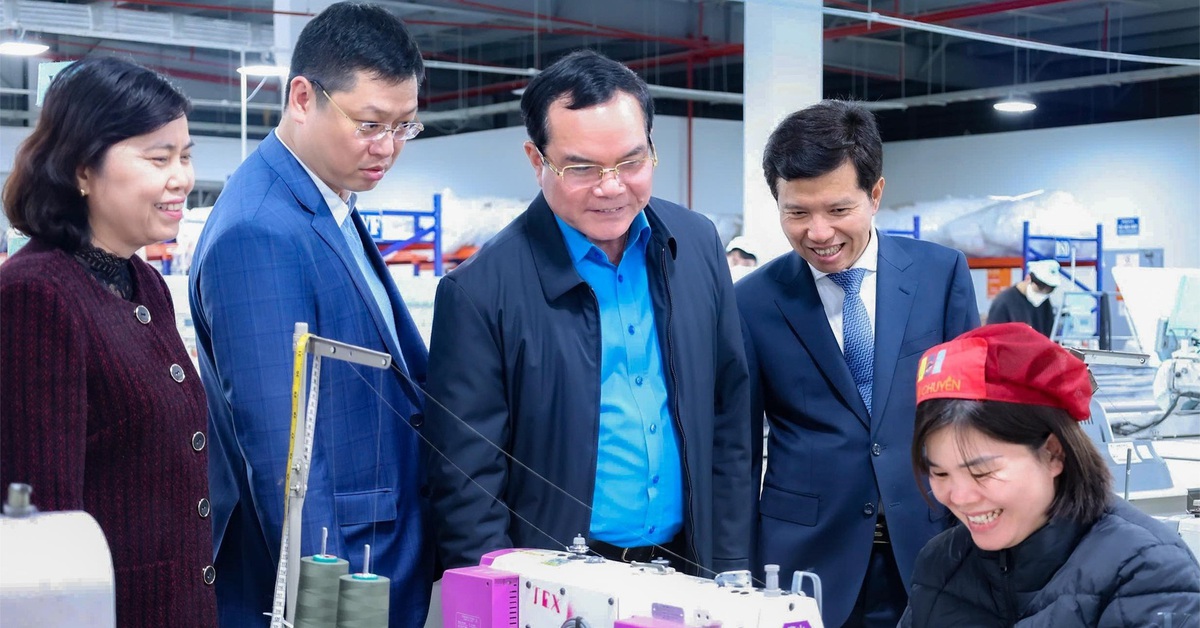 Công xưởng sáng đèn sau kỳ nghỉ Tết