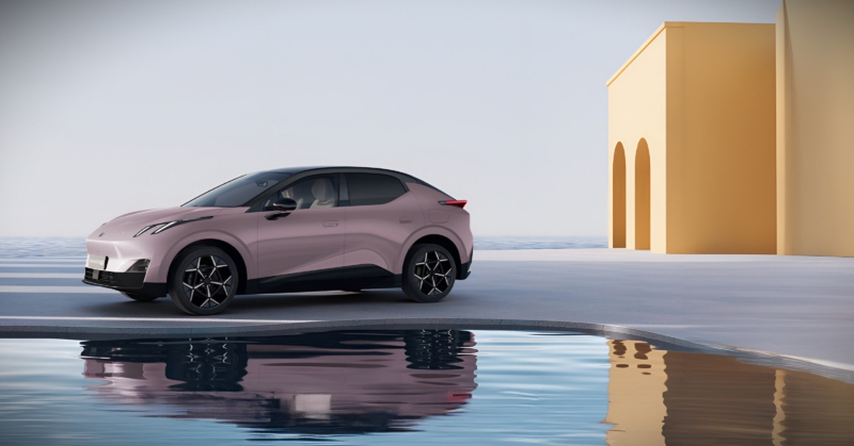 Trợ lý ảo 'nghe nhầm' lệnh thành tắt đèn pha, xe tông vào dải phân cách trên cao tốc