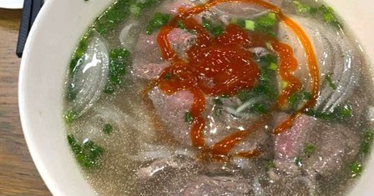 Có gì trong tô phở 364.000 đồng ở sân bay Cam Ranh?; Tăng tuổi nghỉ hưu trong năm 2026