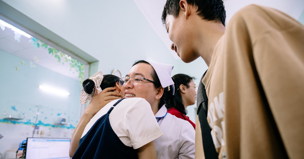 'Cựu bệnh nhân' ung thư tri ân bác sĩ và tiếp sức cho bệnh nhi ung thư