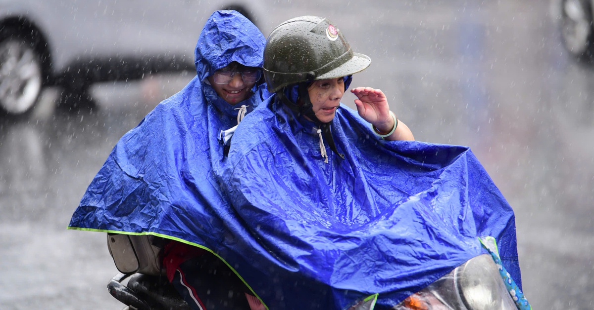 Thời tiết miền Nam 'đỏng đảnh', mưa trái mùa giảm trời nắng nóng, nắng vài bữa lại mưa