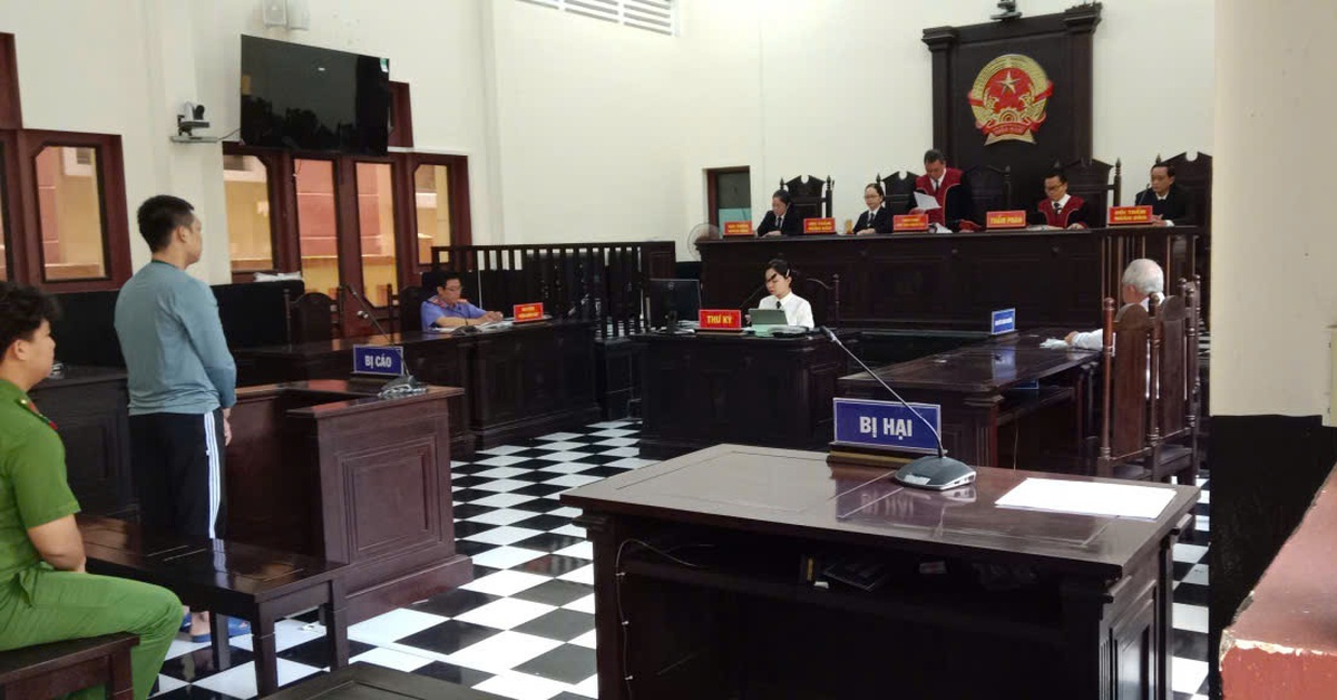 Nhậu say nhớ lại chuyện bị đánh, nam thanh niên dùng súng bắn người, lãnh 15 năm tù