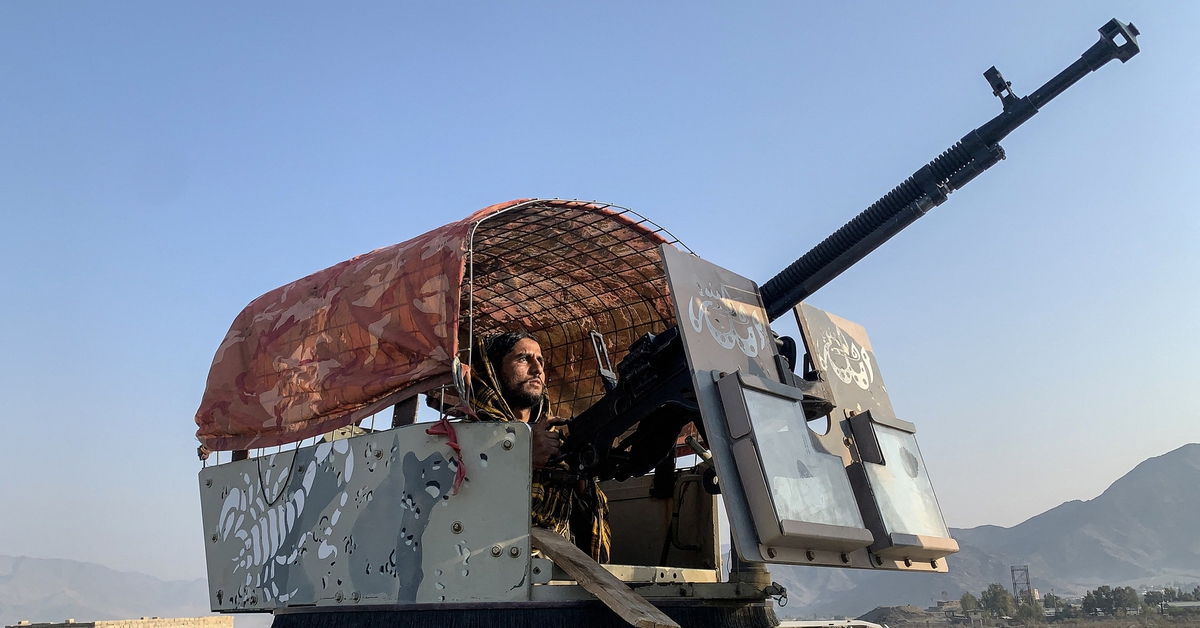 Máy bay Pakistan rơi ở Afghanistan, phi công bị bắt sống