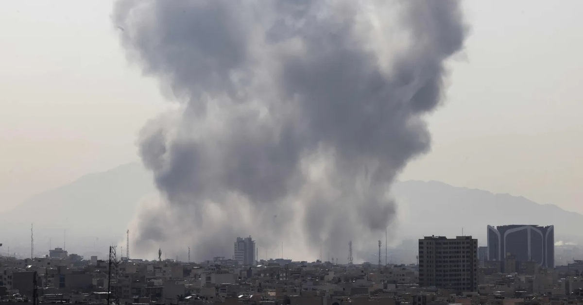 Hàng không rối loạn, dự báo kéo dài, do chiến sự Iran - Israel, Mỹ