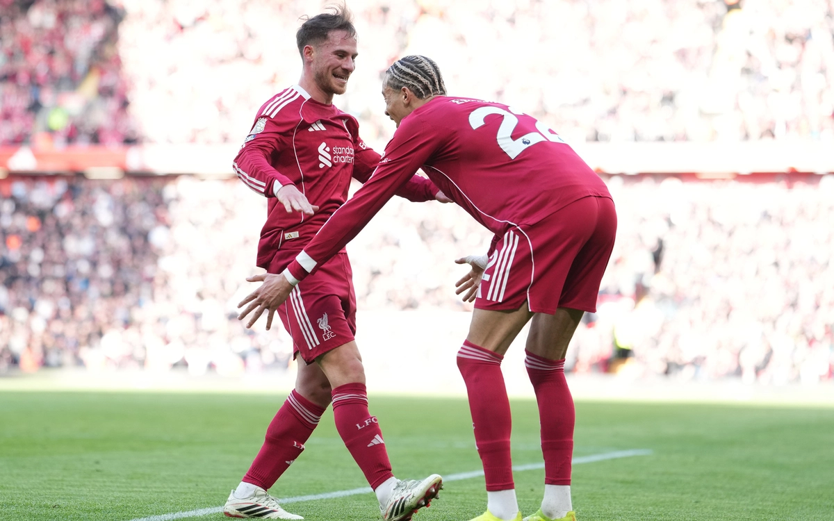 Đêm thứ Bảy bùng nổ của Premier League, 2 trận cầu 7 bàn thắng