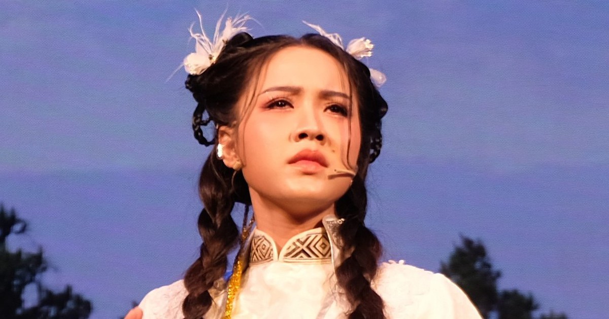 Bông lúa vàng Biện Thuy cấp tốc thay vai trong kịch Tết Gánh hát về khuya