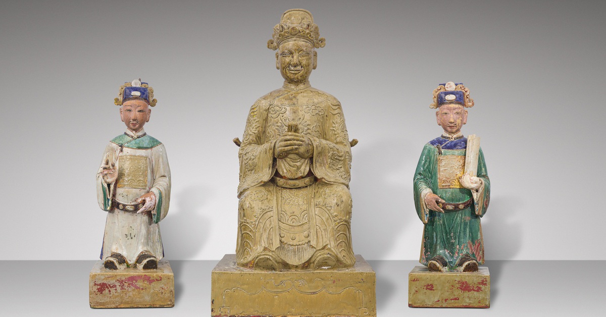 Cận cảnh bộ tượng bảo vật quốc gia gốm men nhiều màu Tam quan Đại đế